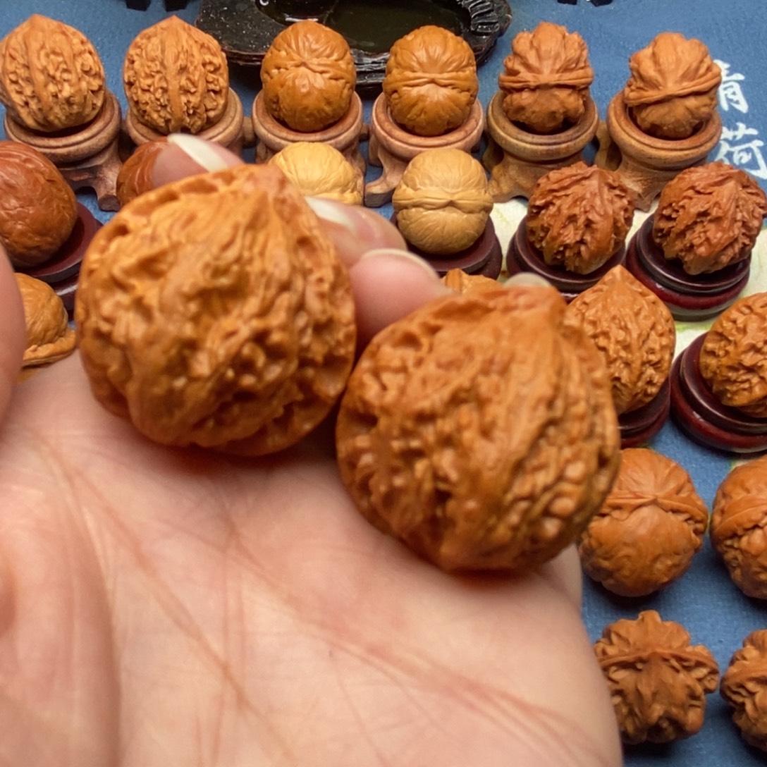 暖****文玩核桃把件桃心龙脊