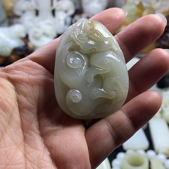 和田玉未镶嵌把件