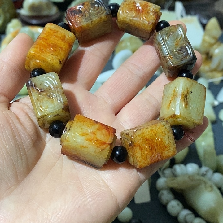 胡***江和田玉（糖玉）未镶嵌颈饰