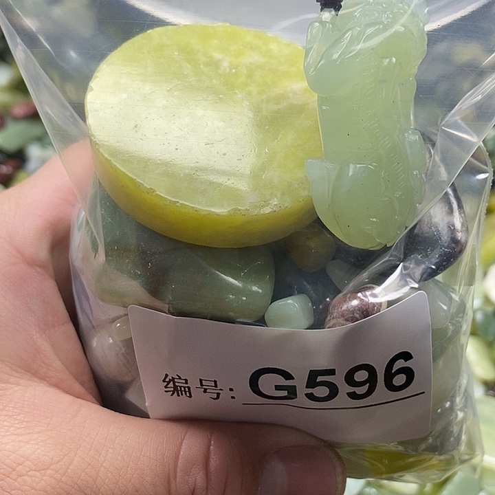 岫玉鱼缸石未镶嵌