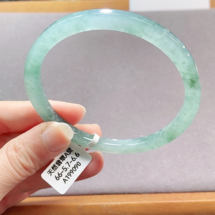 【闪购商品】翡翠手镯（圆镯）未镶嵌