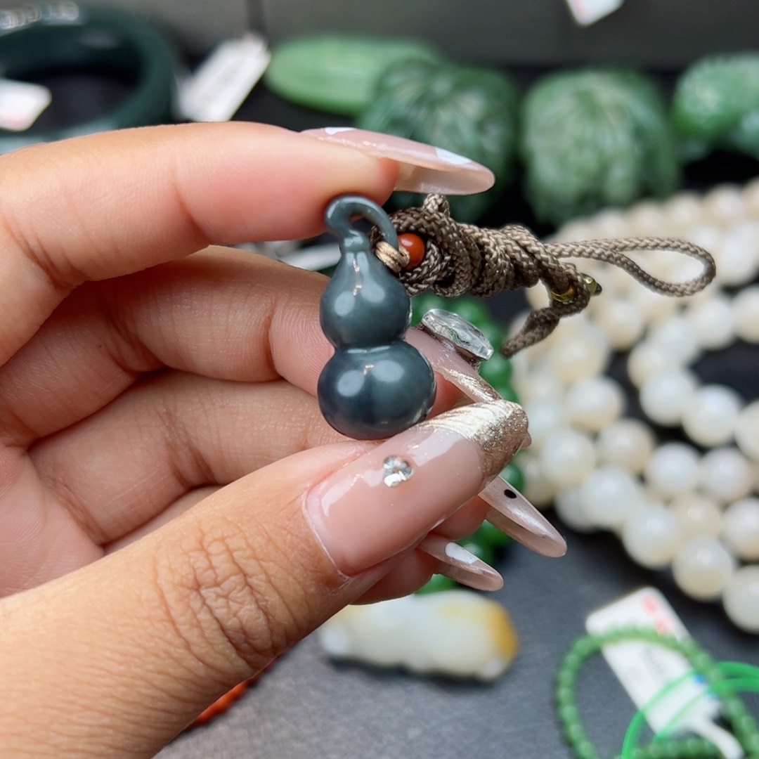 和田玉吊坠未镶嵌