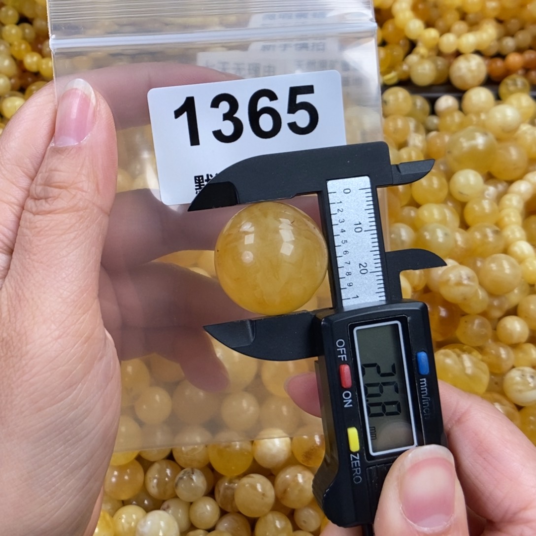 未镶嵌琥珀珠宝奇石