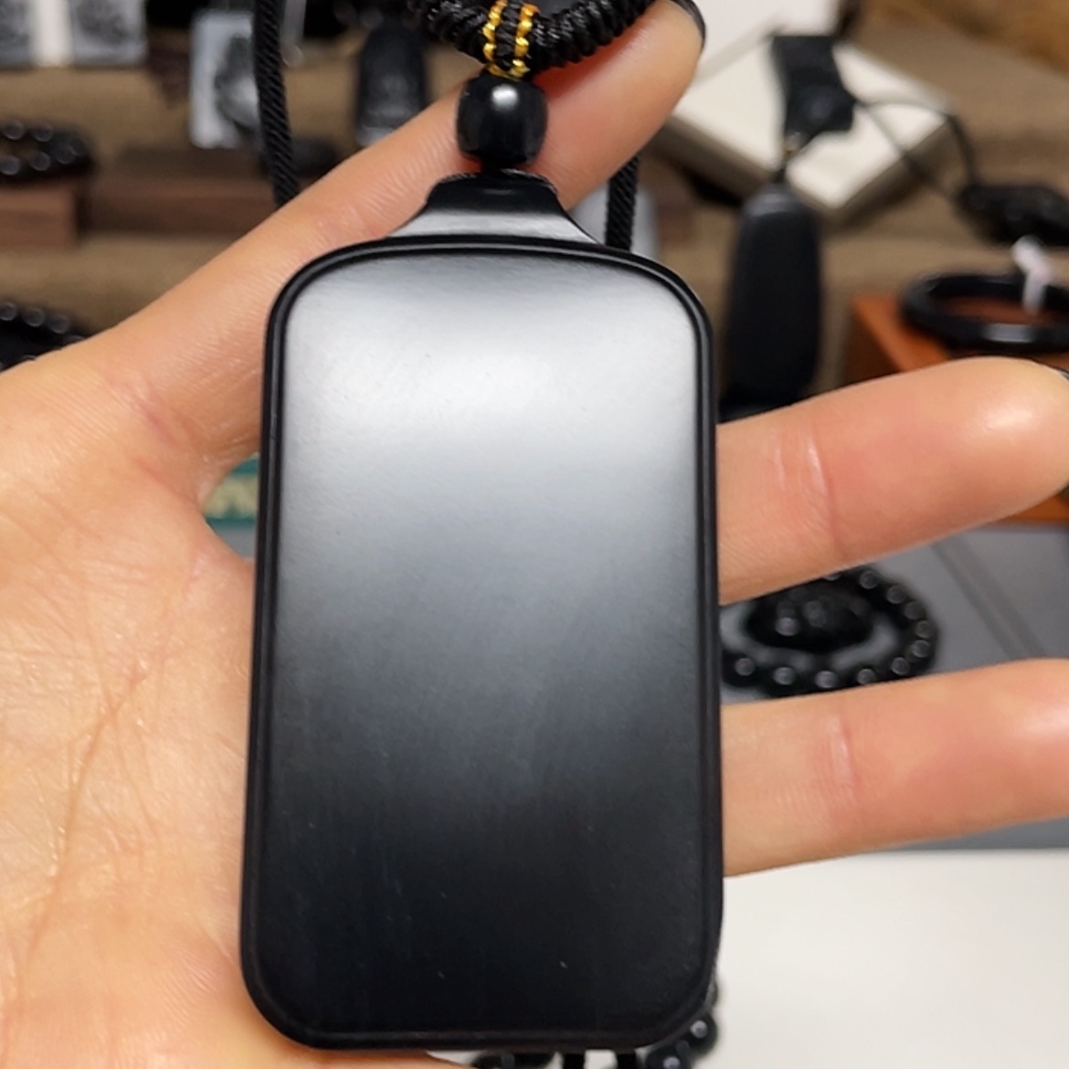 【闪购商品】和田玉（墨玉）吊坠(不含链)未镶嵌高羊脂皮83.6克