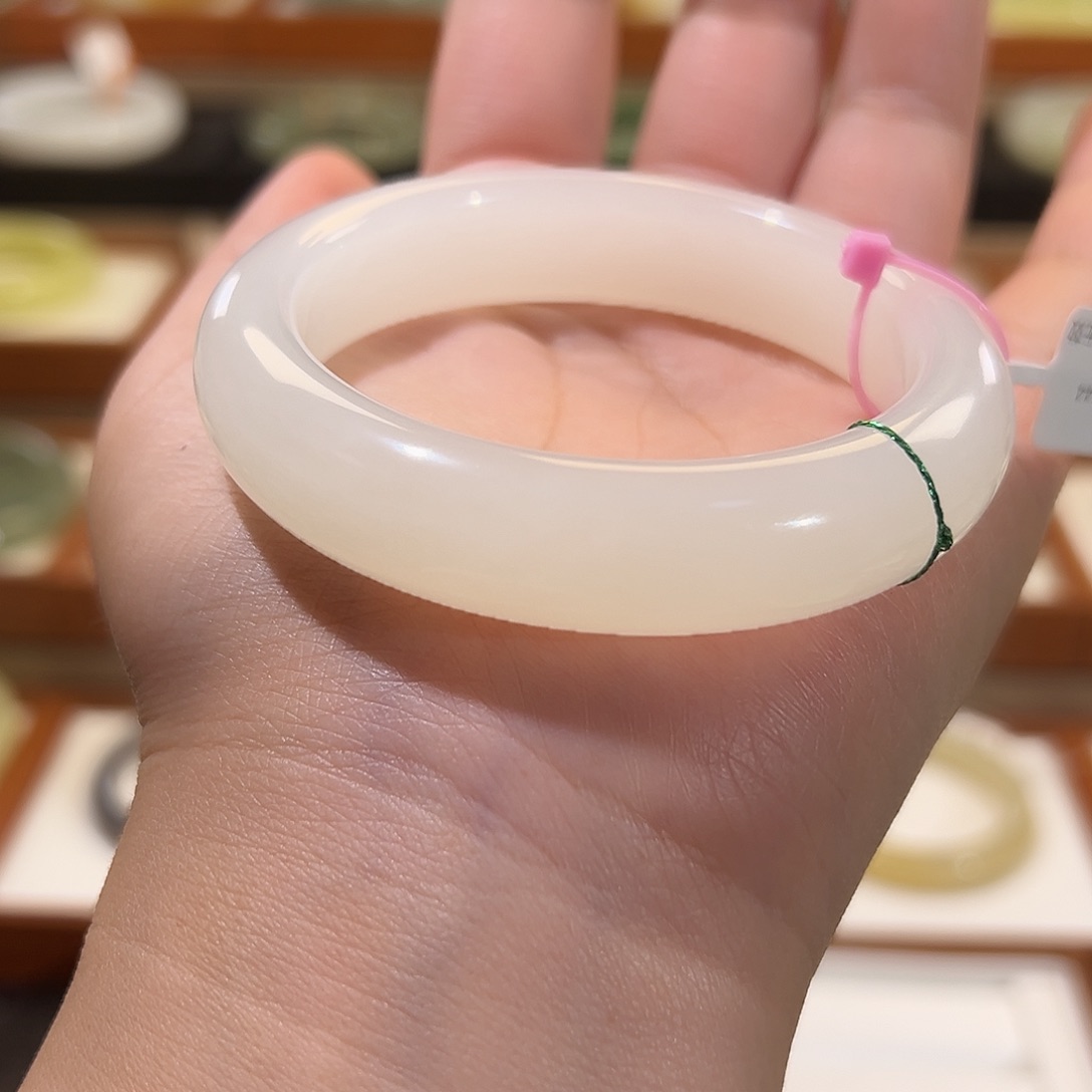 和田玉手镯未镶嵌高冰白小宽胎