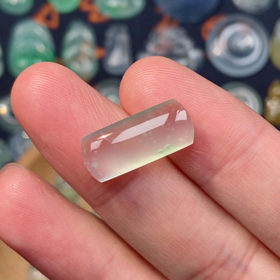 翡翠颈饰未镶嵌马鞍