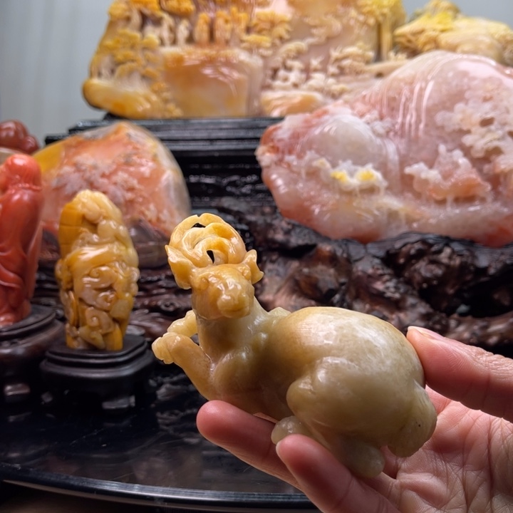 寿山石喜气洋洋摆件