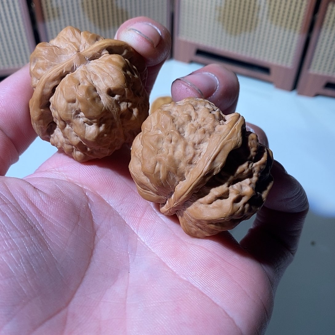 大***杨精品文玩核桃蛤蟆头