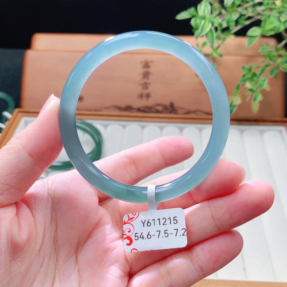 未镶嵌手镯（圆镯）翡翠