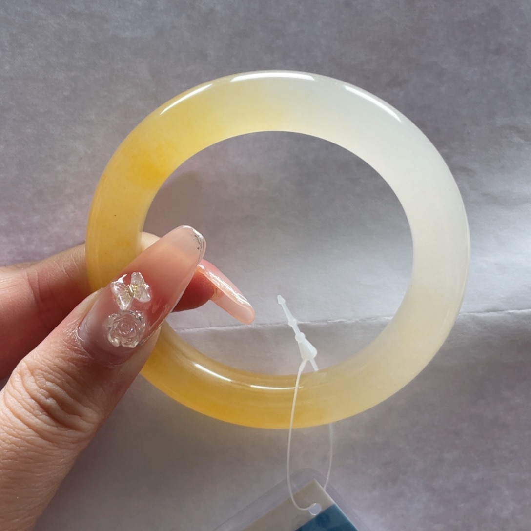 石英质玉手镯未镶嵌.*.九56