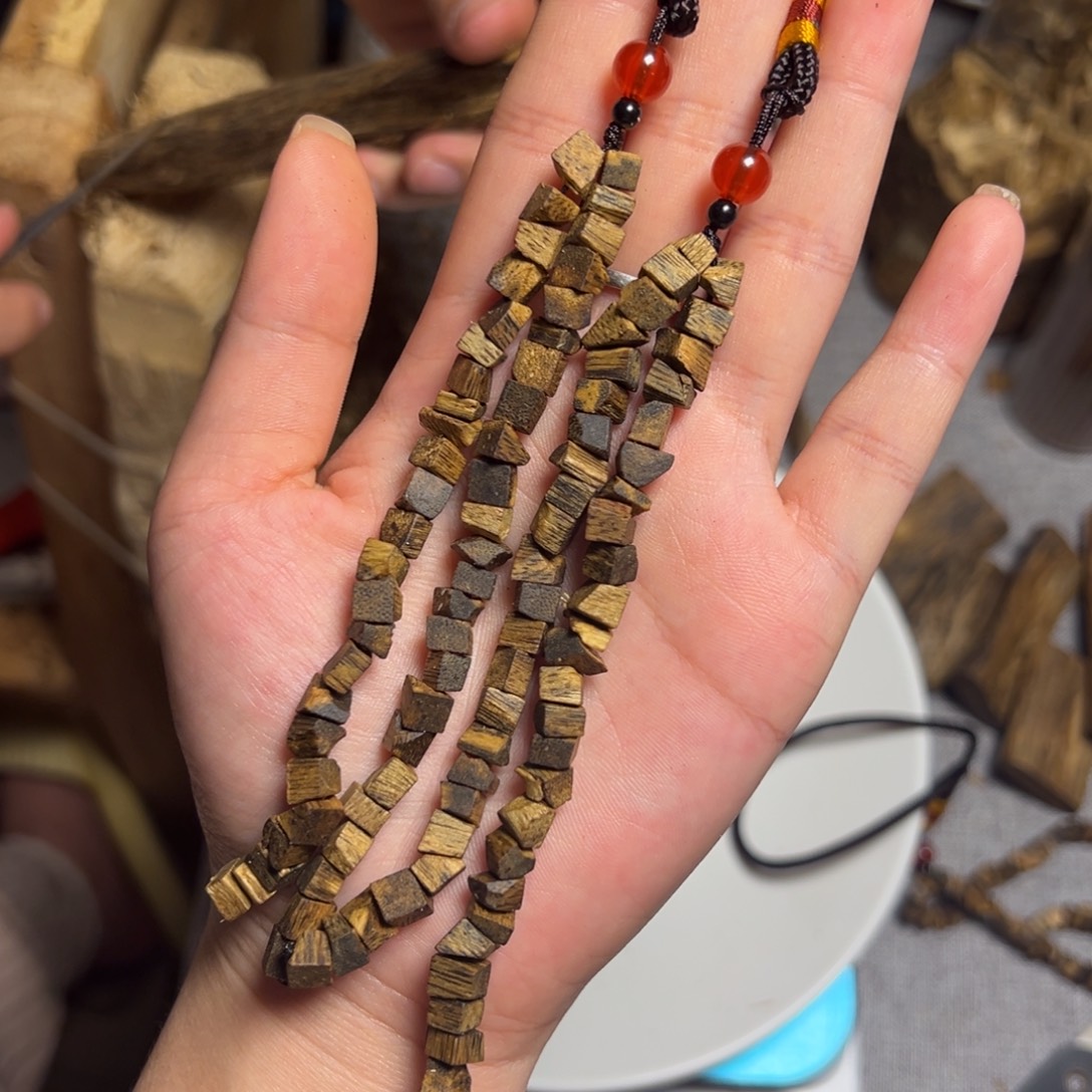 沉香碎屑沉香车挂两串