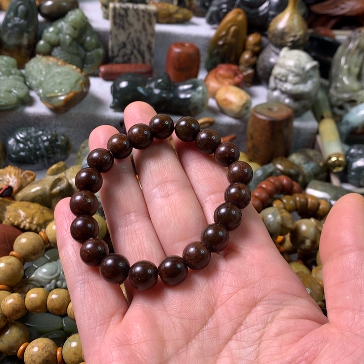 未镶嵌岫岩河磨玉（透闪石质玉）把件