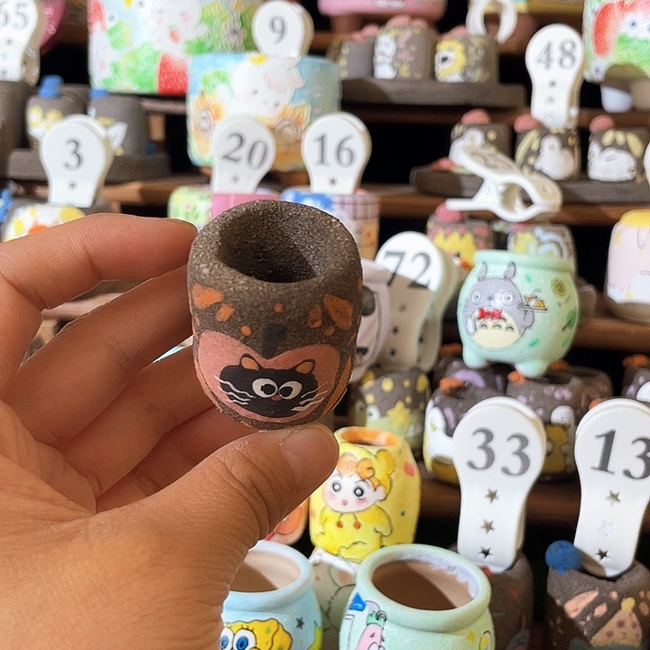 小黑猫手工手绘花盆