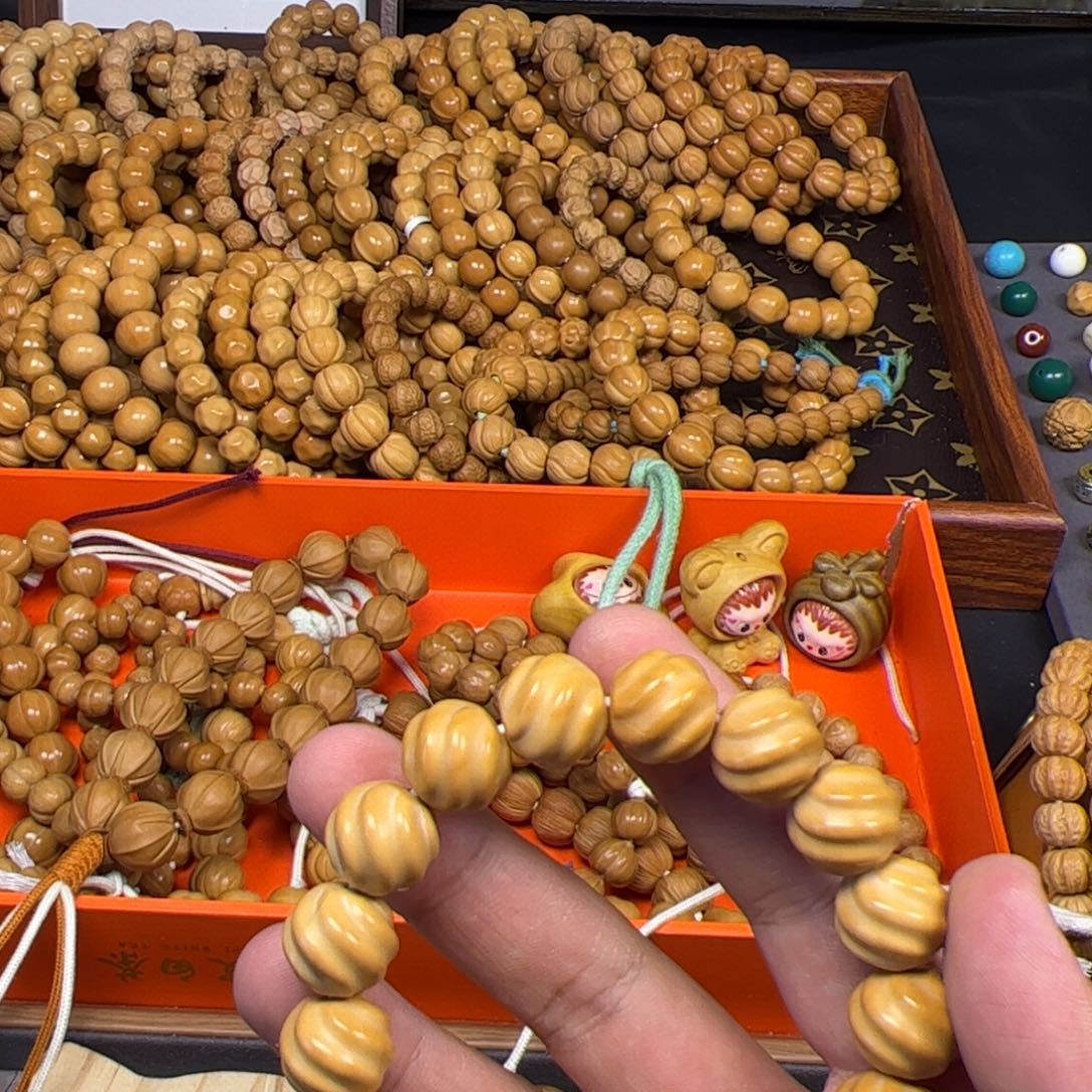 鸬***、吊坠猴头核桃扭转