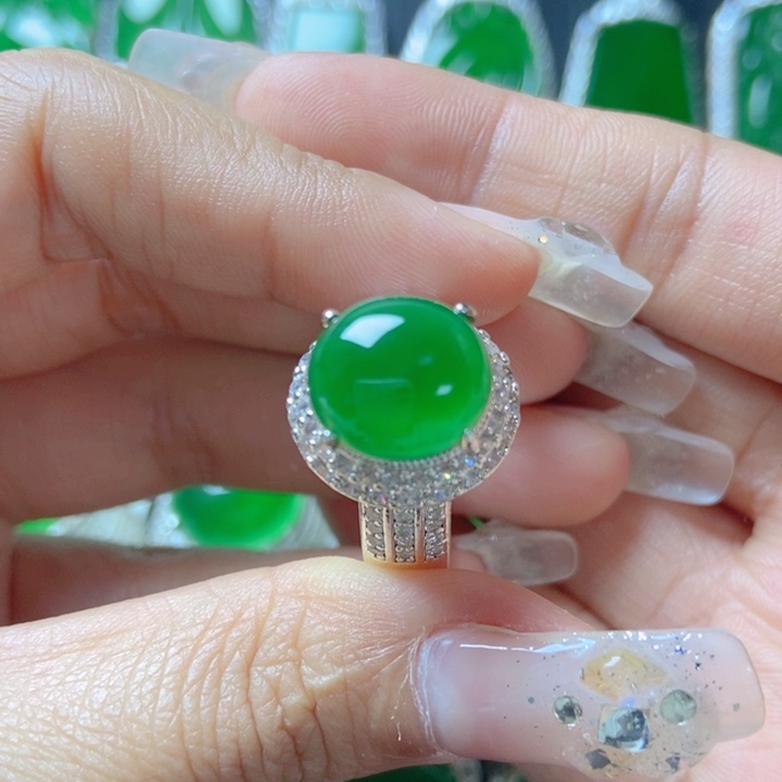 翡翠颈饰未镶嵌