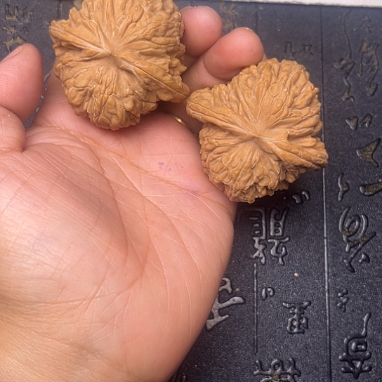 文玩核桃吊坠华坤龙