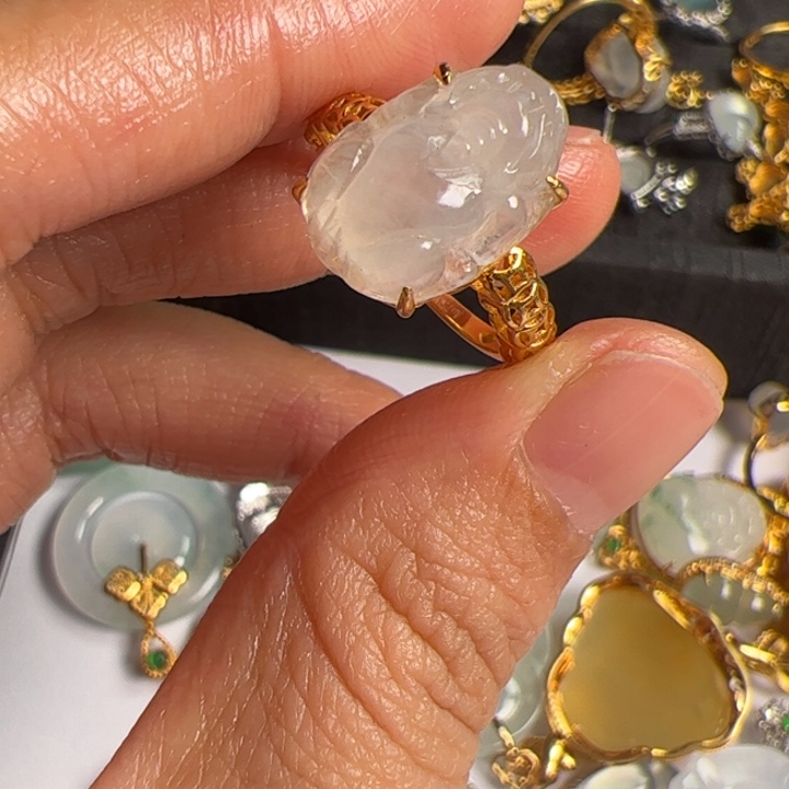 翡翠戒指18K金镶嵌?*霞翡翠吊坠项链