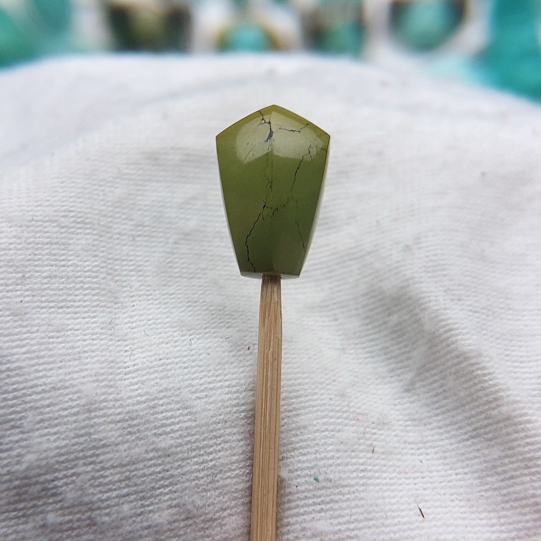 绿松石颈饰未镶嵌