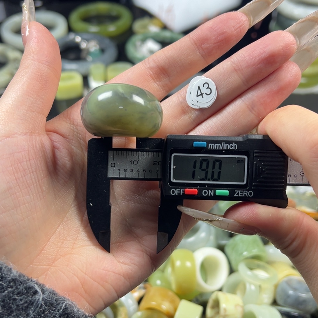 蛇纹石玉未镶嵌戒指
