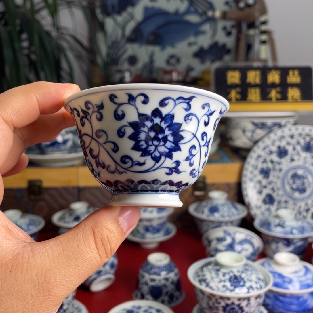 青花缠枝莲杯子微瑕