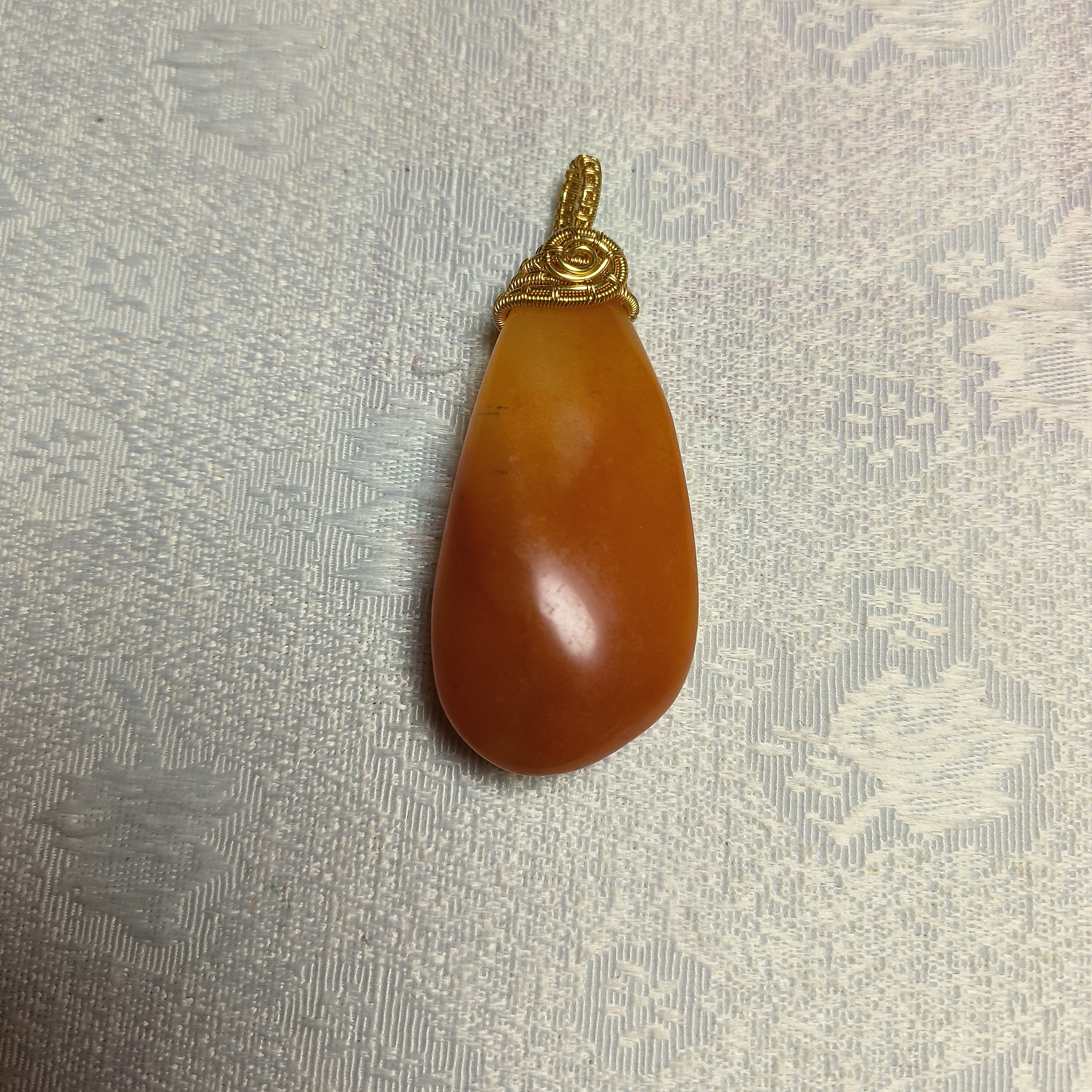 金丝玉原石小吊坠