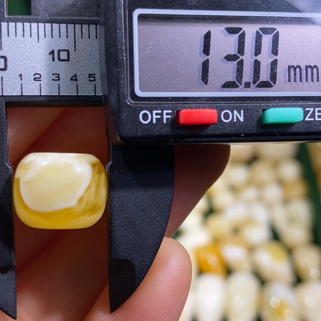 蜜蜡未镶嵌裸石配饰