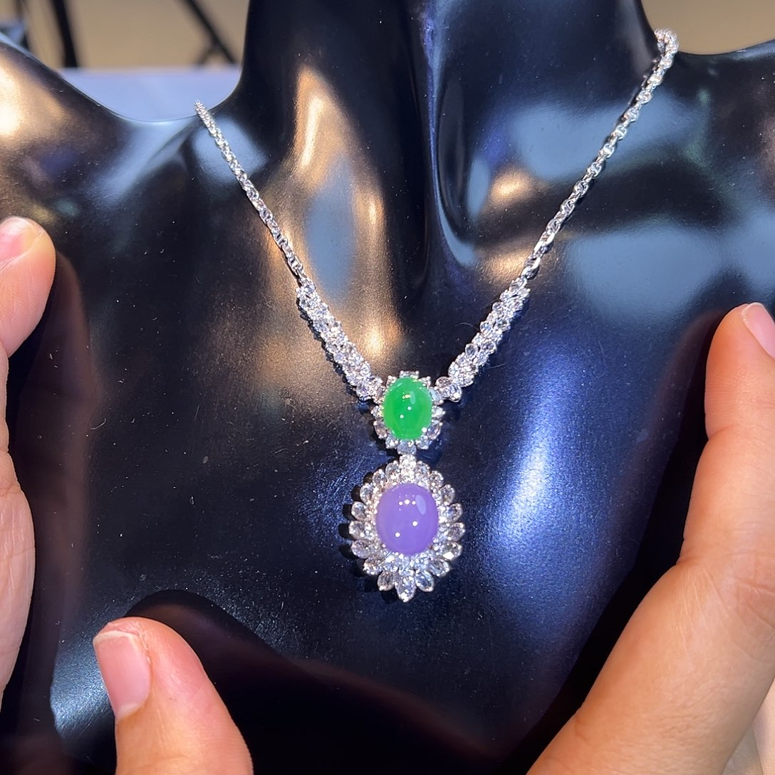 翡翠18K金镶嵌颈饰