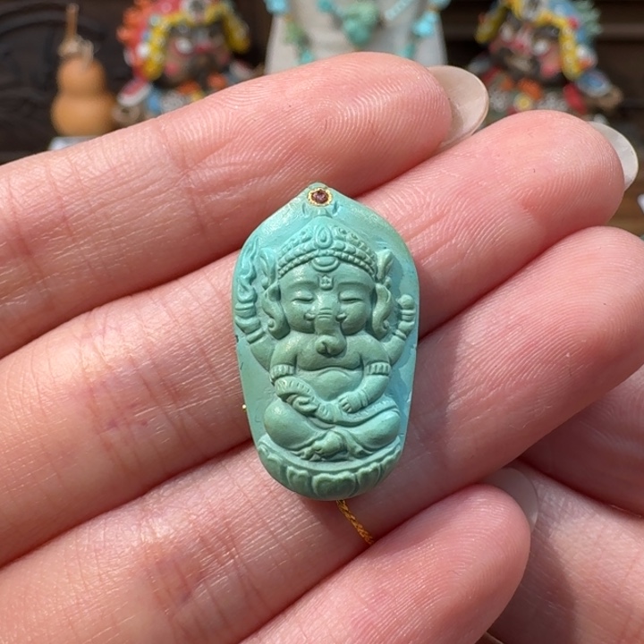绿松石未镶嵌象神雕刻件