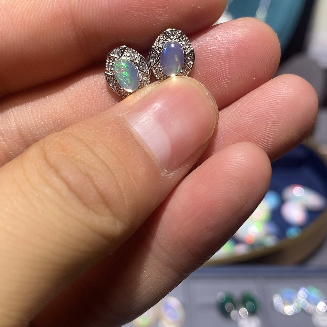 欧泊欧泊耳钉合金