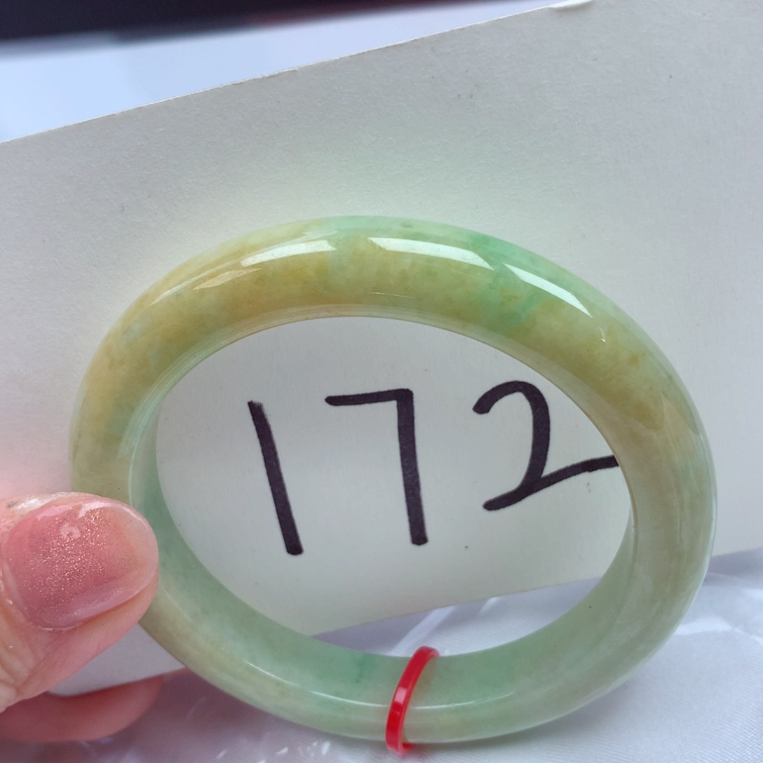 翡翠手镯未镶嵌翡翠