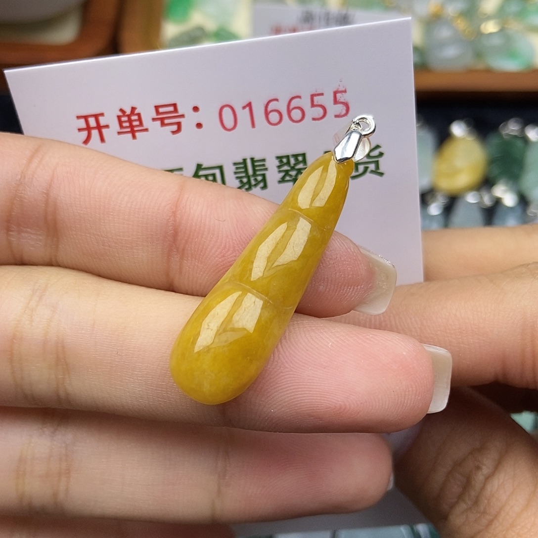 奶***桂翡翠未镶嵌颈饰翡翠