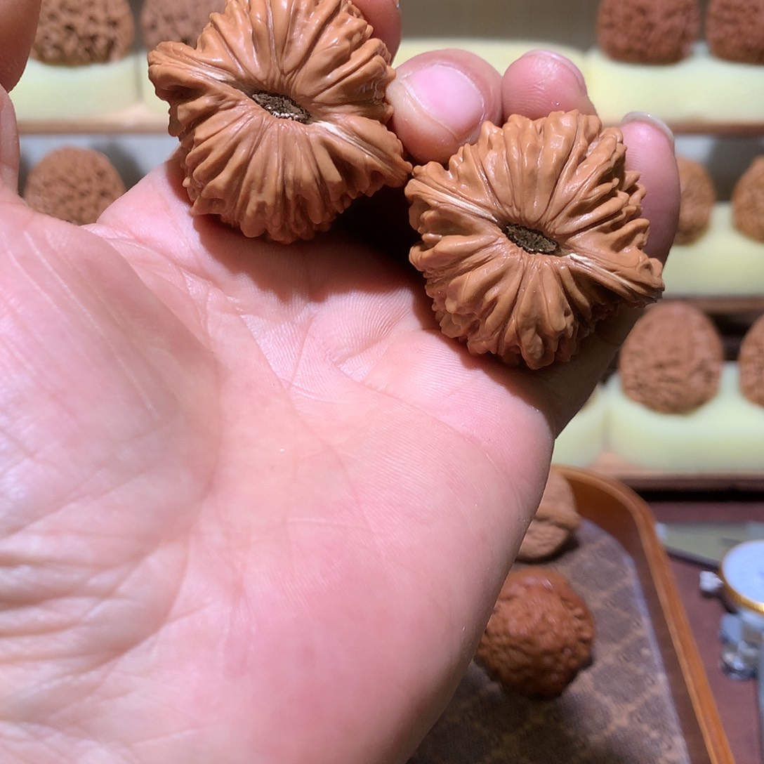 呆***c文玩核桃全品卡43.5菊花底