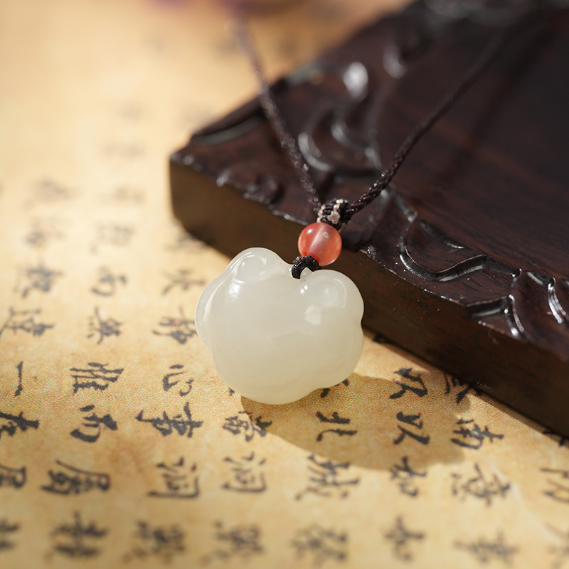 【鑫浩矿业】新疆和田玉-暖色平安锁吊坠挂件一件