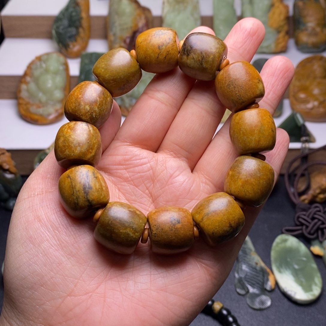 岫岩河磨玉（透闪石质玉）手串未镶嵌?*餮