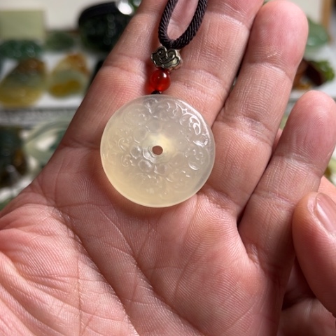 蛇纹石玉颈饰未镶嵌