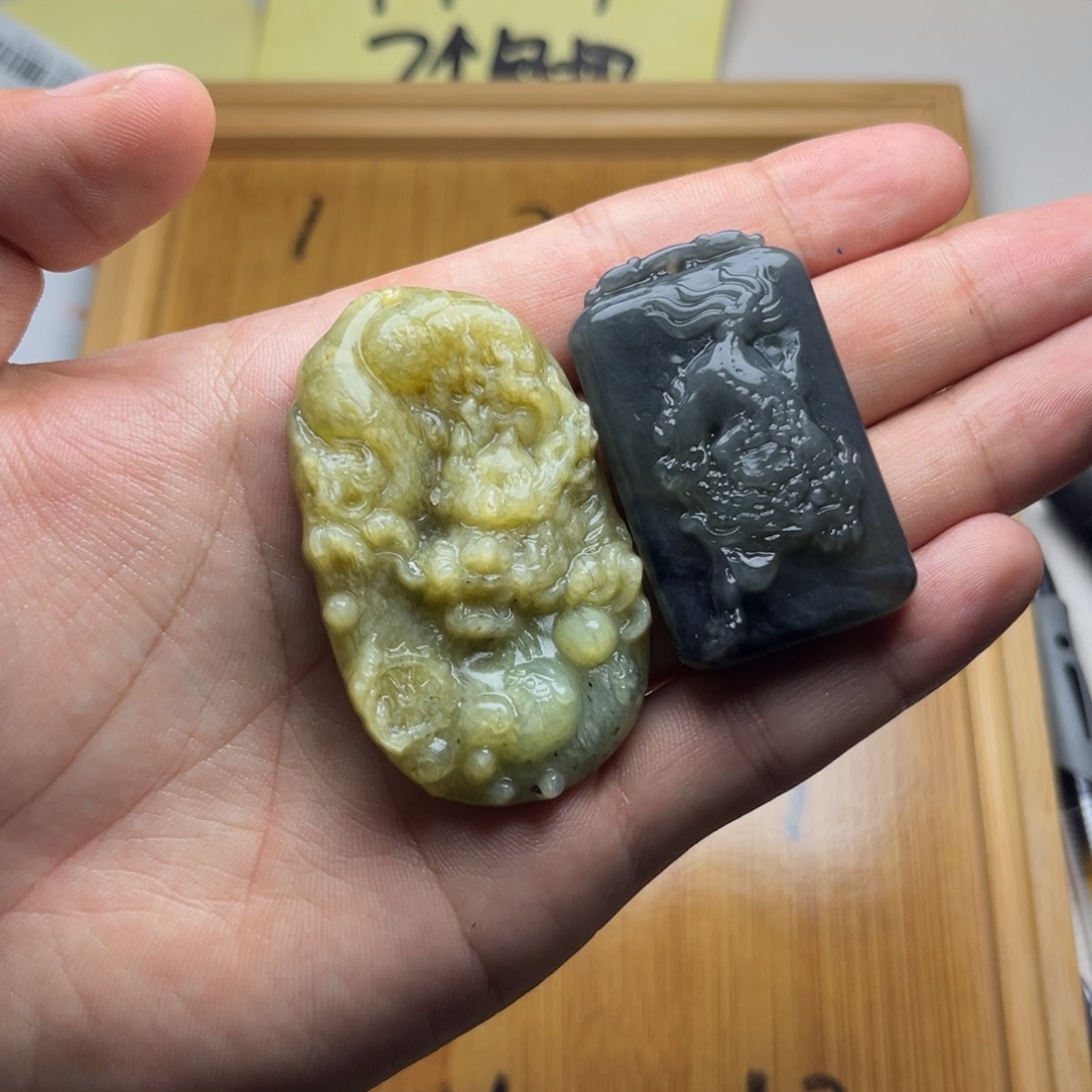 c***t蛇纹石玉未镶嵌颈饰