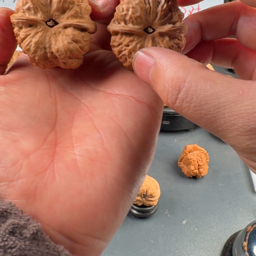 决***肥文玩核桃吊坠蛤蟆的眼睛是真的好看啊我的