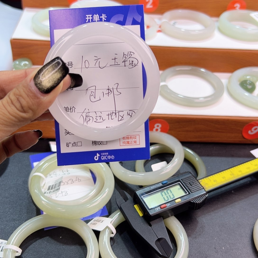 未镶嵌手镯石英质玉
