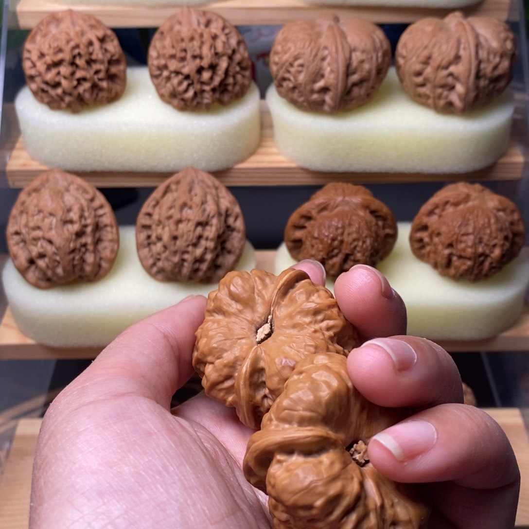 文玩核桃吊坠富***咪两队