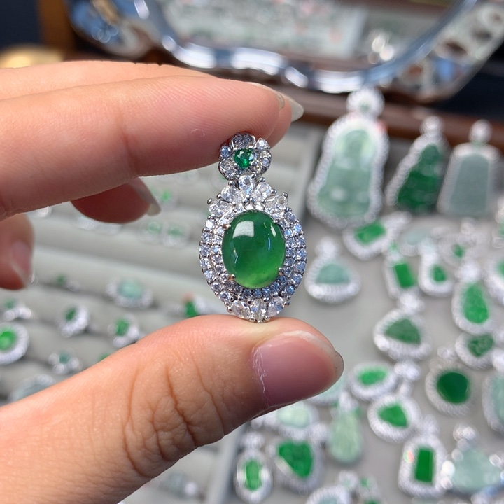 翡翠未镶嵌吊坠(赠链)吊坠