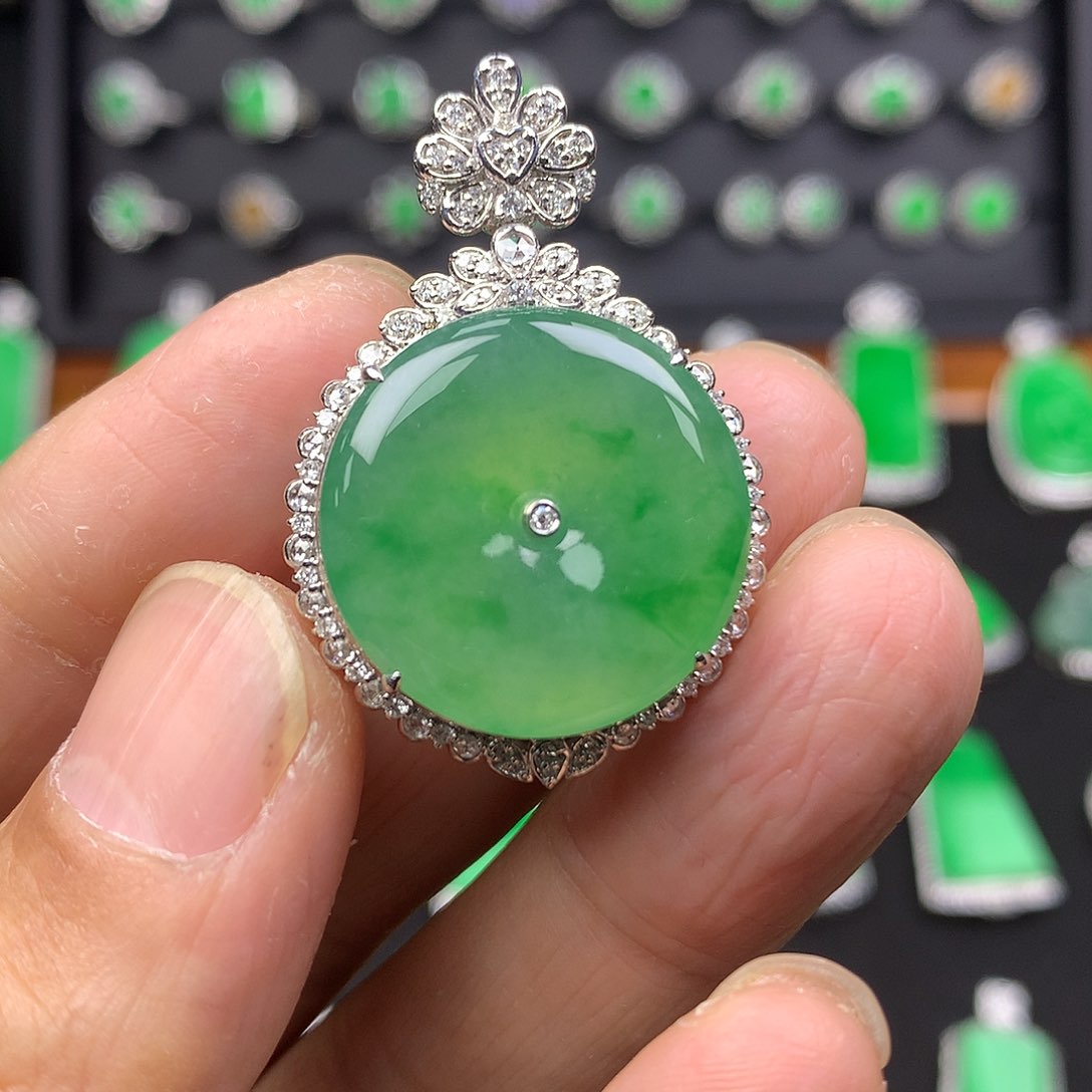 翡翠颈饰18K金镶嵌吊坠