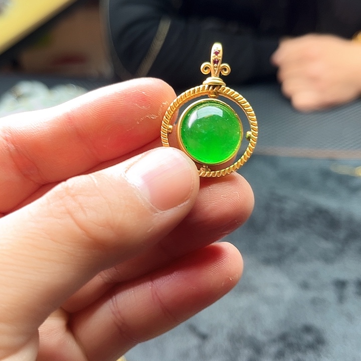 翡翠颈饰未镶嵌啊啊