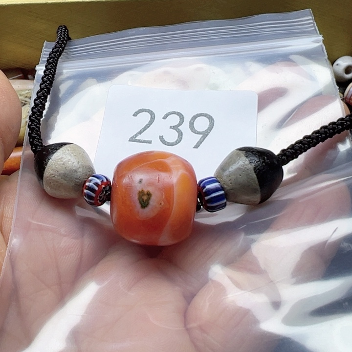 飞***朵玛瑙/玉髓未镶嵌手链