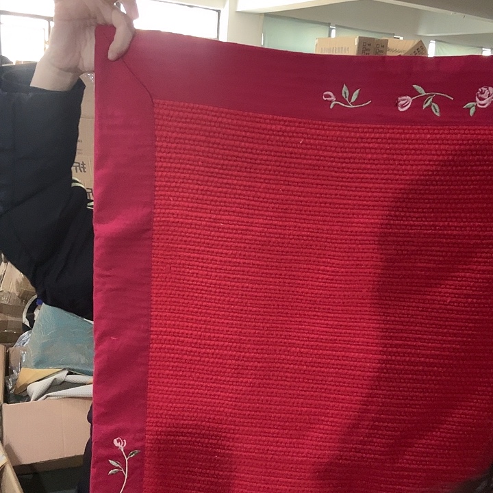 红色绣花坐垫60*150