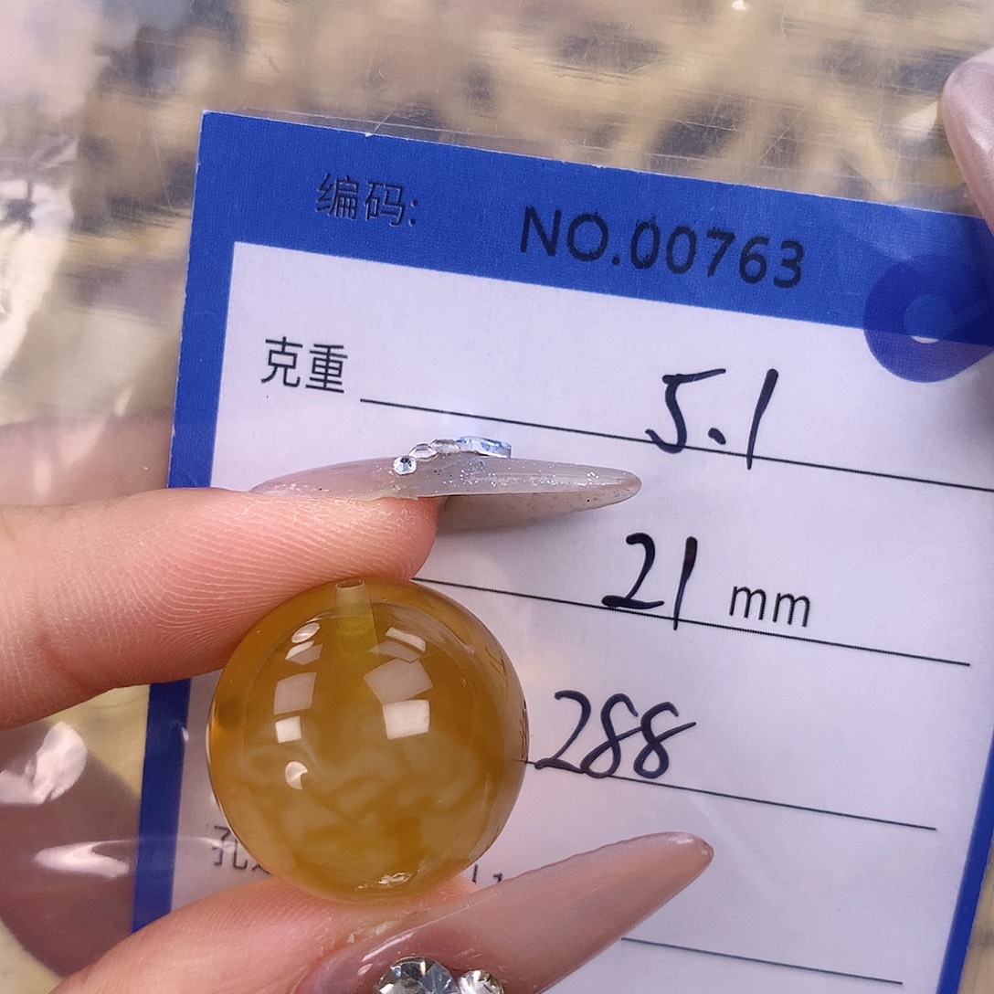 蜜蜡未镶嵌珠宝奇石