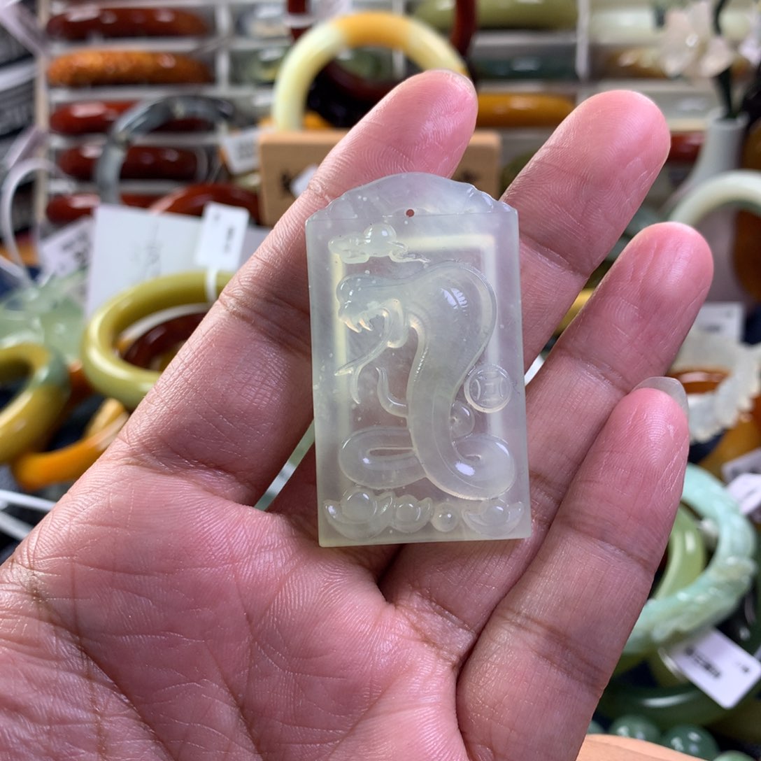 蛇纹石玉颈饰未镶嵌