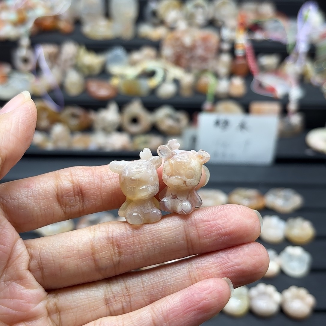 玛瑙/玉髓未镶嵌颈饰小鹿有瑕