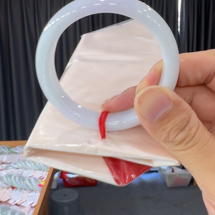 翡翠未镶嵌手镯S****?纯天然缅甸翡翠a货