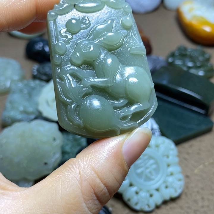 和田玉未镶嵌颈饰