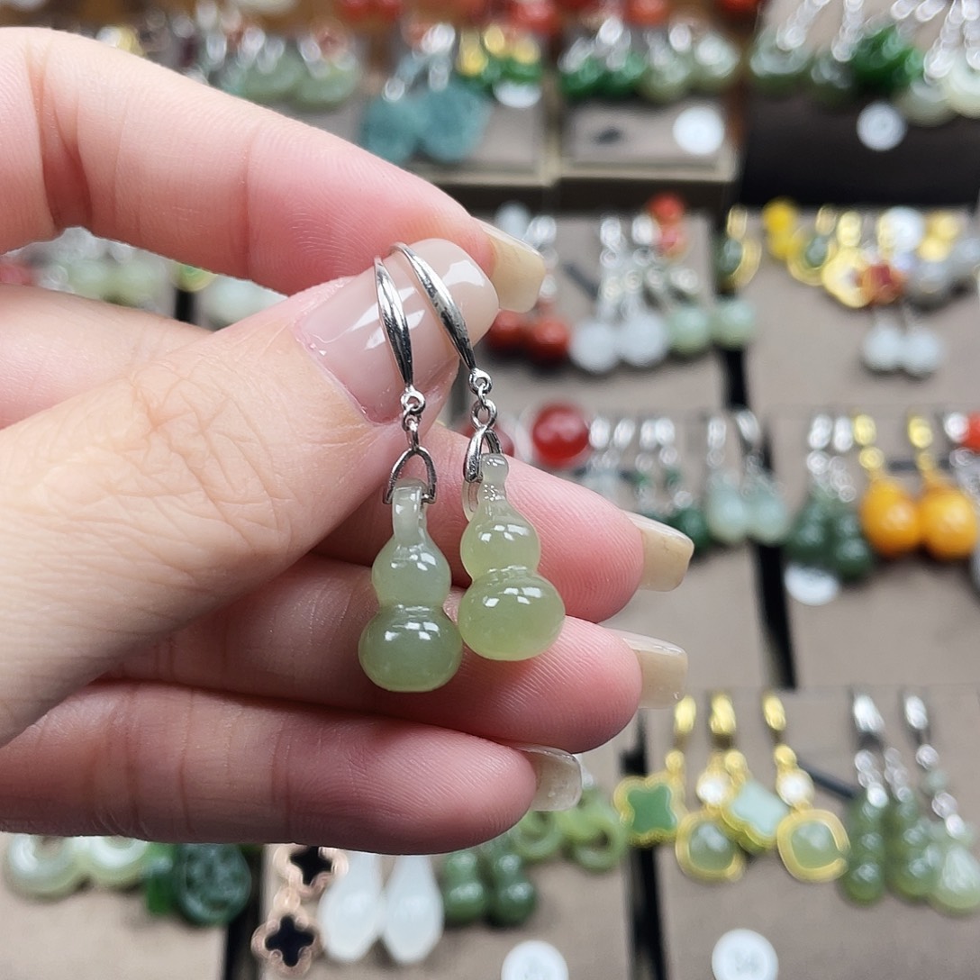 和田玉银S925镶嵌耳饰葫芦